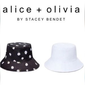 NWT Alice and Olivia reversible bucket hat